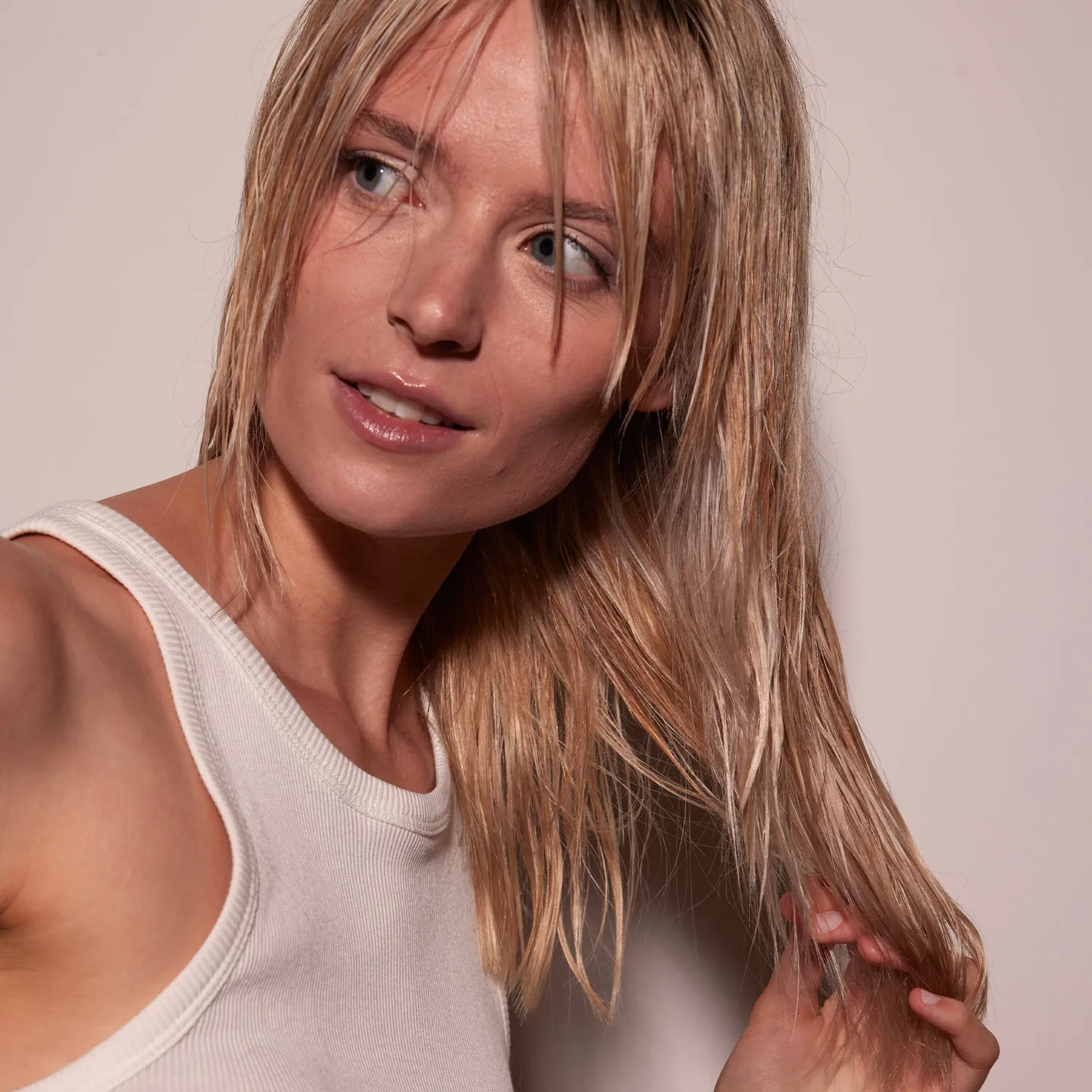 Oribe Bright Blonde priming serum blond ontgeelt