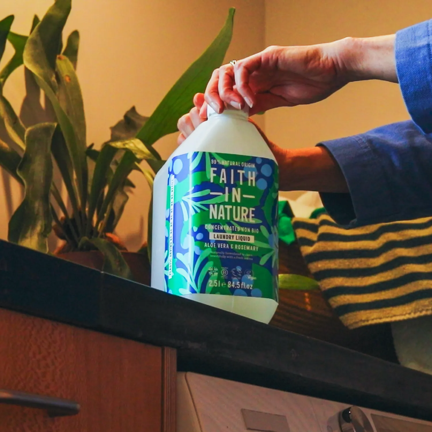 Faith in Nature Aloe Vera & Rosemary wasmiddel 2,5L fris