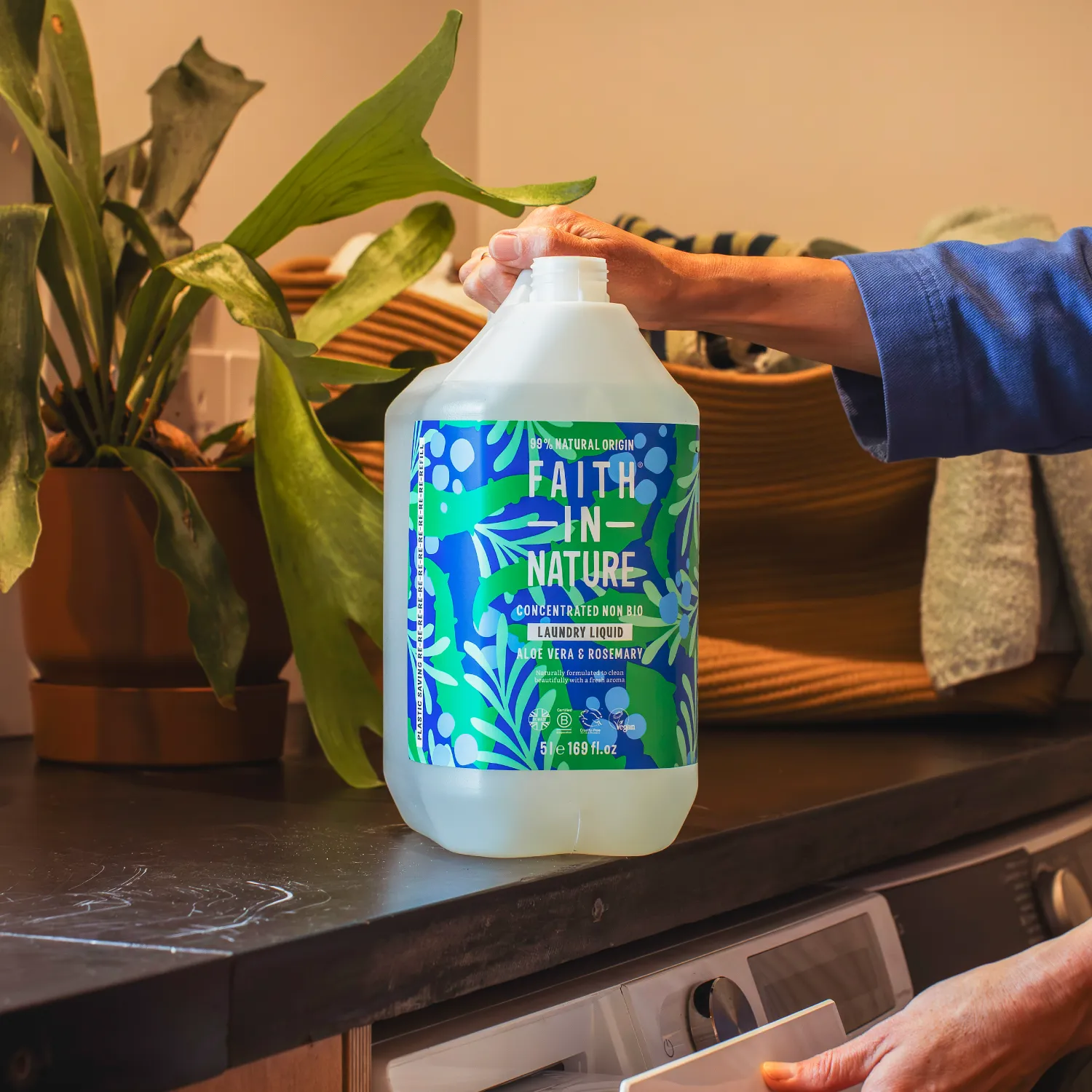 Faith in Nature Aloe Vera & Rosemary wasmiddel 5L navul mild