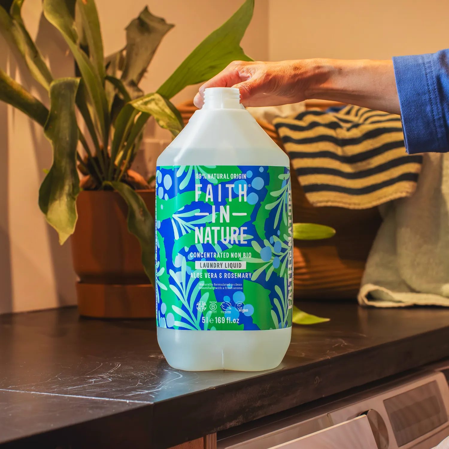 Faith in Nature Aloe Vera & Rosemary wasmiddel 5L navul mild