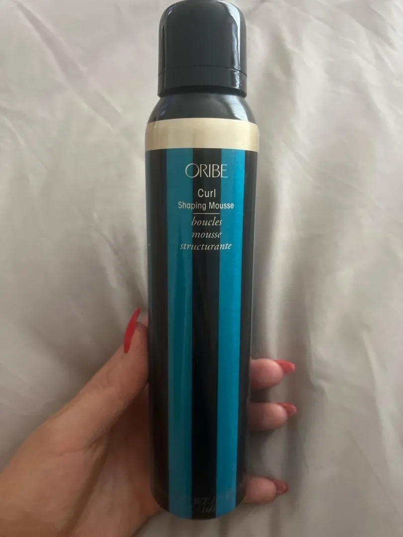 Oribe Curl Shaping haarmousse standaard kruldefinitie