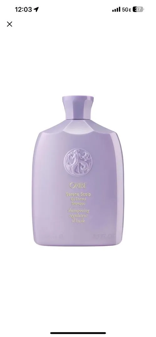 Oribe Serene Scalp Oil Control Shampoo vet haar