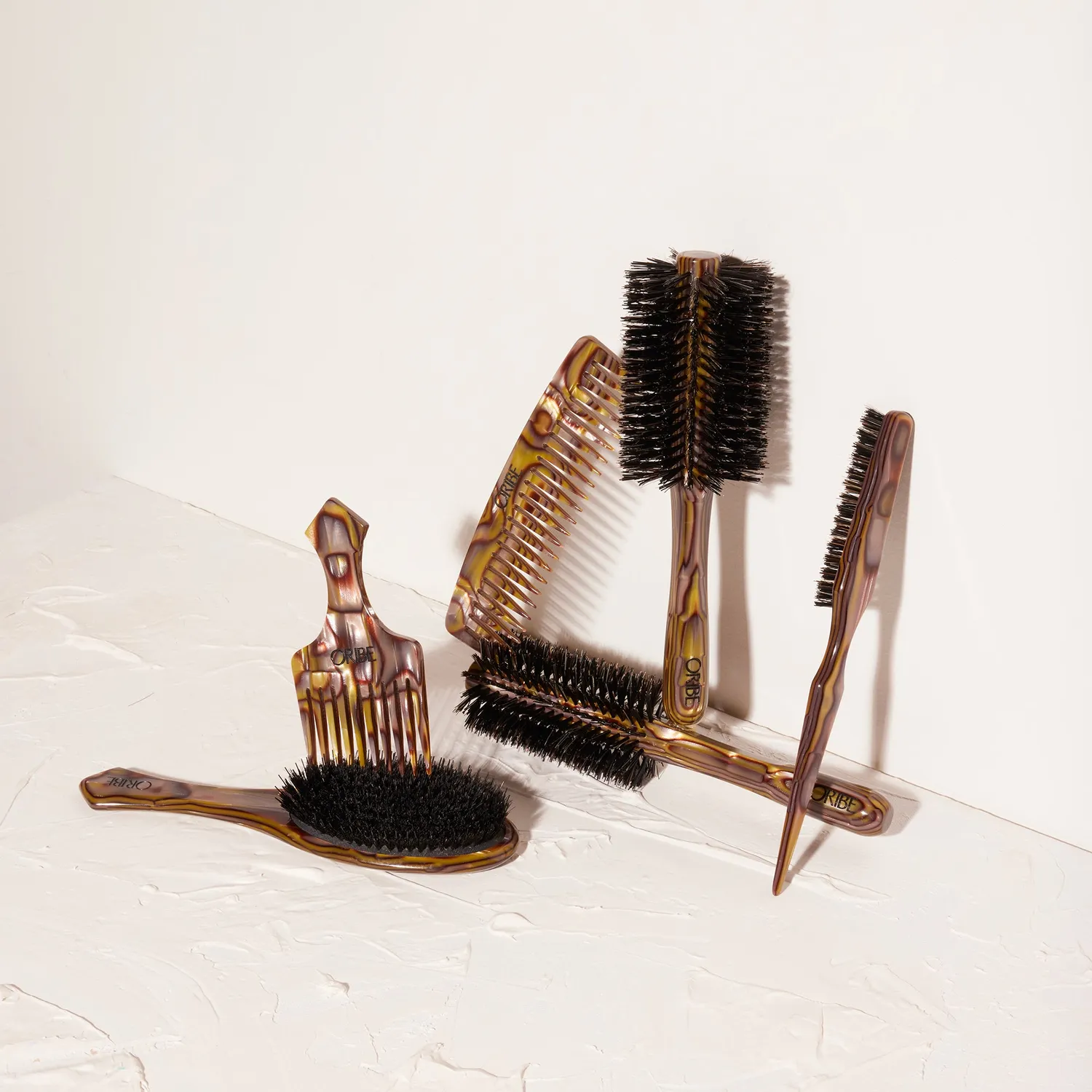 Oribe Italian Resin Flat Brush haarborstel zwijnshaar