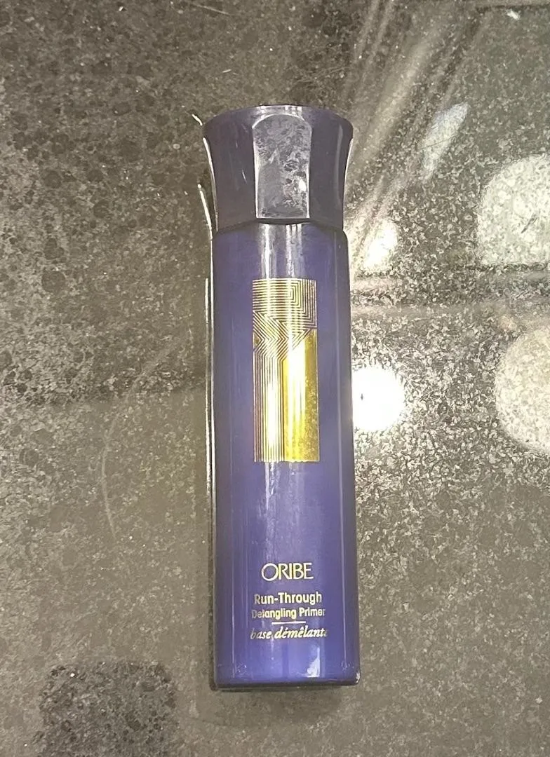 Oribe Run-Through primer standaard ontwarrend