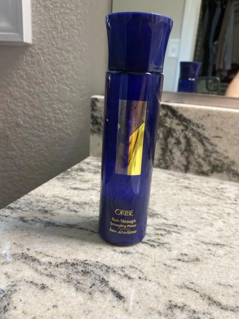 Oribe Run-Through primer standaard ontwarrend
