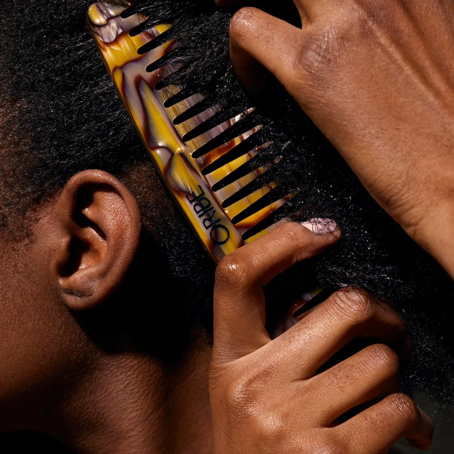 Oribe Italian Resin Wide Tooth Comb kam acetate